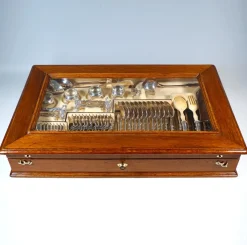 Jugendstil Silberbesteck für 12 Personen in Vitrine, Österreich-Ungarn, 1890er, 112er Set