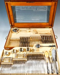 Jugendstil Silberbesteck für 12 Personen in Vitrine, Österreich-Ungarn, 1890er, 112er Set