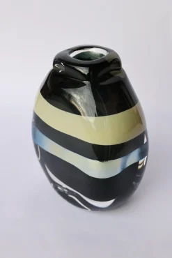 Kaiho III Vase aus mundgeblasenem Glas von Pia Wüstenberg