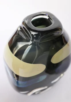 Kaiho III Vase aus mundgeblasenem Glas von Pia Wüstenberg