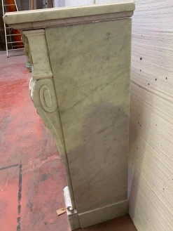 Kamin im Louis XVI Stil aus weißem Carrara Marmor, 1800er