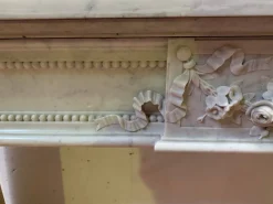 Kamin im Louis XVI Stil aus weißem Carrara Marmor, 1800er