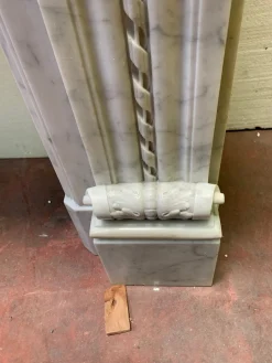 Kamin im Louis XVI Stil aus weißem Carrara Marmor, 1800er