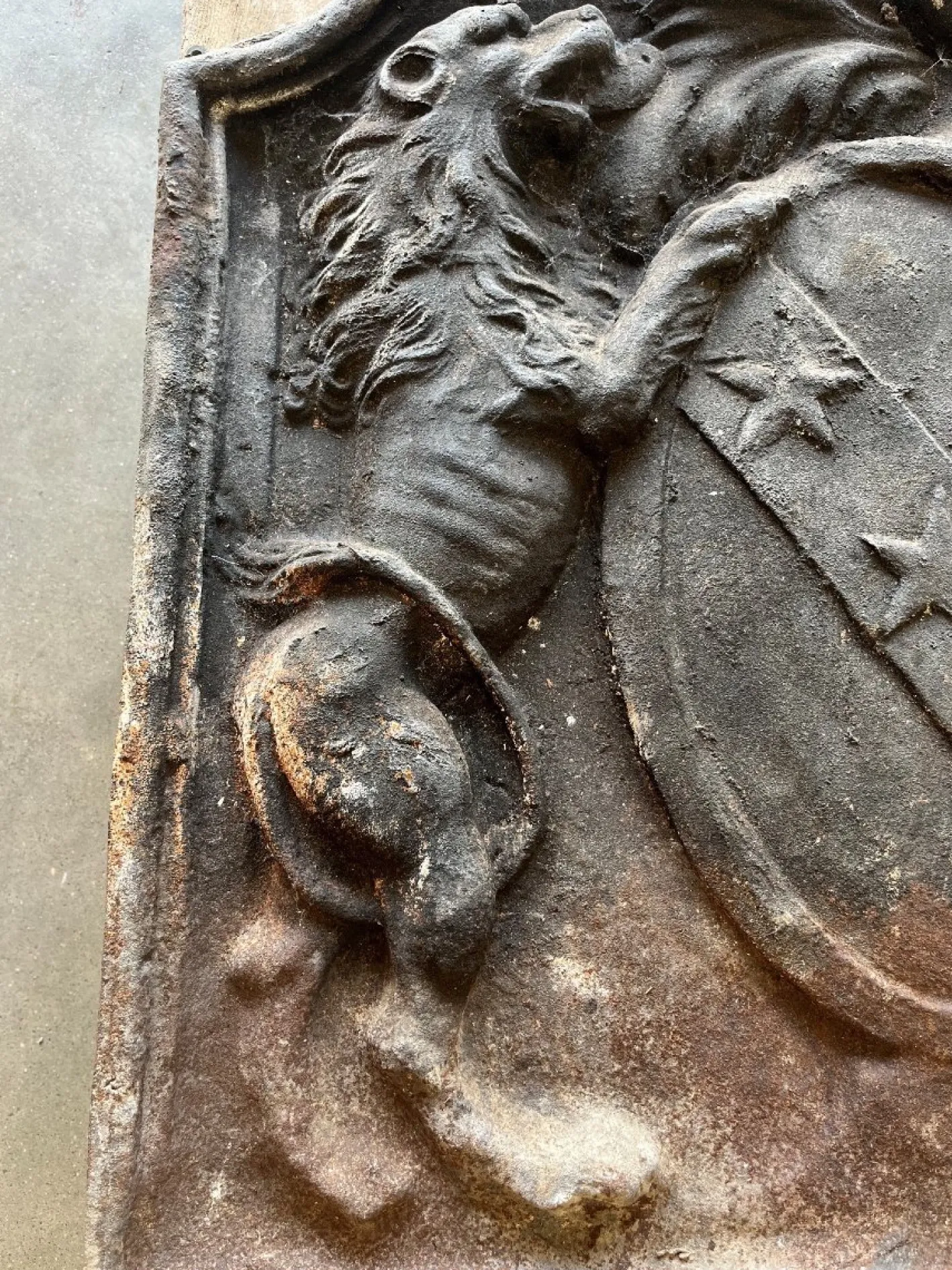 Kaminschild aus Gusseisen von a Castle in Anjou, 1700