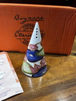 Kegelförmiger Zuckerstreuer von Clarice Cliff