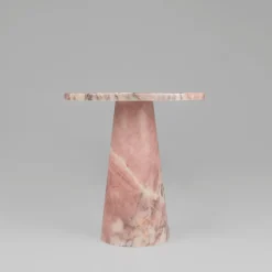 Kegeliger Beistelltisch aus rosa Marmor von Kiwano Concept