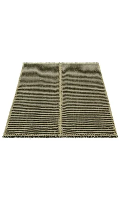 Kelim mit strukturierten cremeweißen und schwarzen Streifen von Rug&Kilim