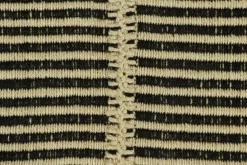Kelim mit strukturierten cremeweißen und schwarzen Streifen von Rug&Kilim
