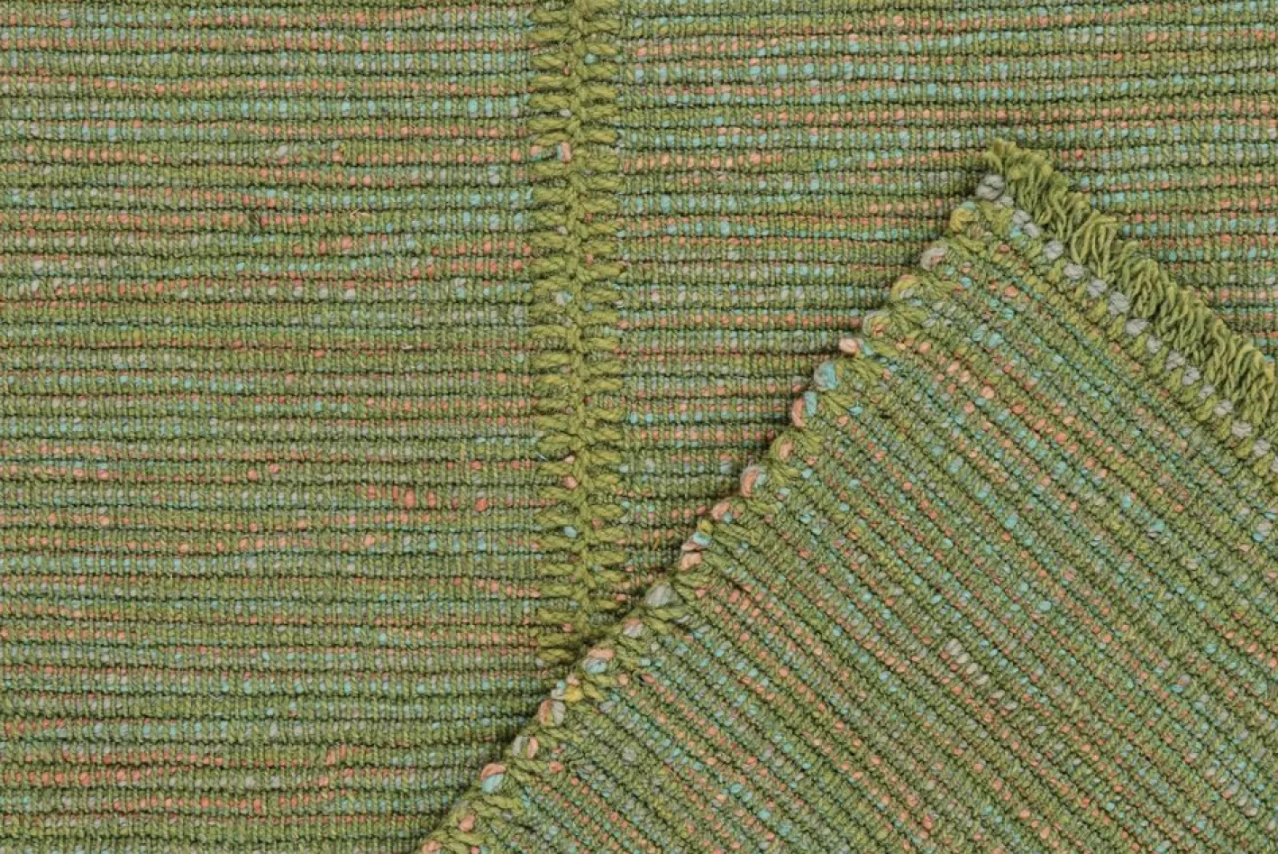 Kelim Teppich in Grün mit Petrol und Rosa Akzenten von Rug&Kilim