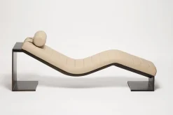 Kimani Bronze und Leder Tagesbett mit Kissen von Reda Amalou Design