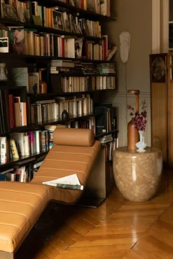 Kimani Bronze und Leder Tagesbett mit Kissen von Reda Amalou Design