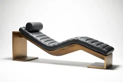 Kimani Bronze und Leder Tagesbett mit Kissen von Reda Amalou Design