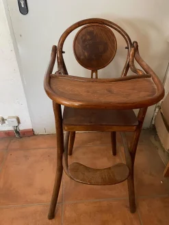 Kinderhochstuhl aus Bugholz mit geprägtem Felix Cat Motiv, 1920er