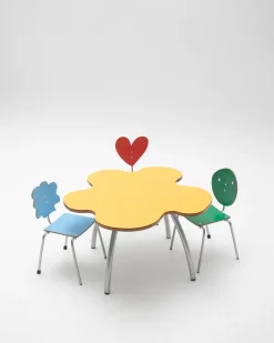 Kindertisch und Stühle von Agatha Ruiz De La Prada für Amat-3, Spanien, 1990er, 4er Set