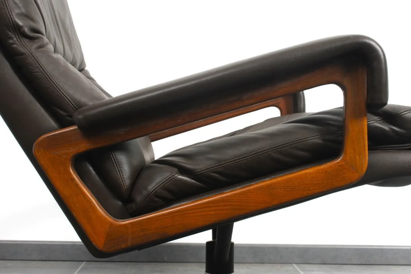 King Stuhl aus Braunem Leder von André Vandenbeuck für Strässle, 1960er