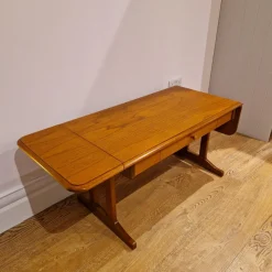 Klappbarer Couchtisch aus Teak mit Schublade von Stag, 1970er
