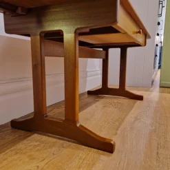 Klappbarer Couchtisch aus Teak mit Schublade von Stag, 1970er