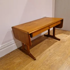 Klappbarer Couchtisch aus Teak mit Schublade von Stag, 1970er