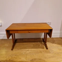 Klappbarer Couchtisch aus Teak mit Schublade von Stag, 1970er