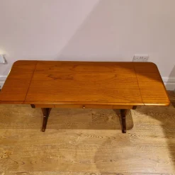 Klappbarer Couchtisch aus Teak mit Schublade von Stag, 1970er