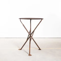 Klappbarer französischer Tisch aus Metall mit dreibeinigem Gestell, 1950er