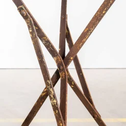 Klappbarer französischer Tisch aus Metall mit dreibeinigem Gestell, 1950er