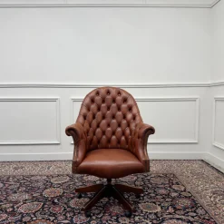 Klassischer englischer Chesterfield Sessel