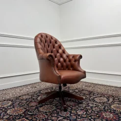 Klassischer englischer Chesterfield Sessel