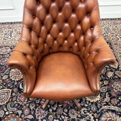 Klassischer englischer Chesterfield Sessel