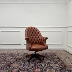 Klassischer englischer Chesterfield Sessel