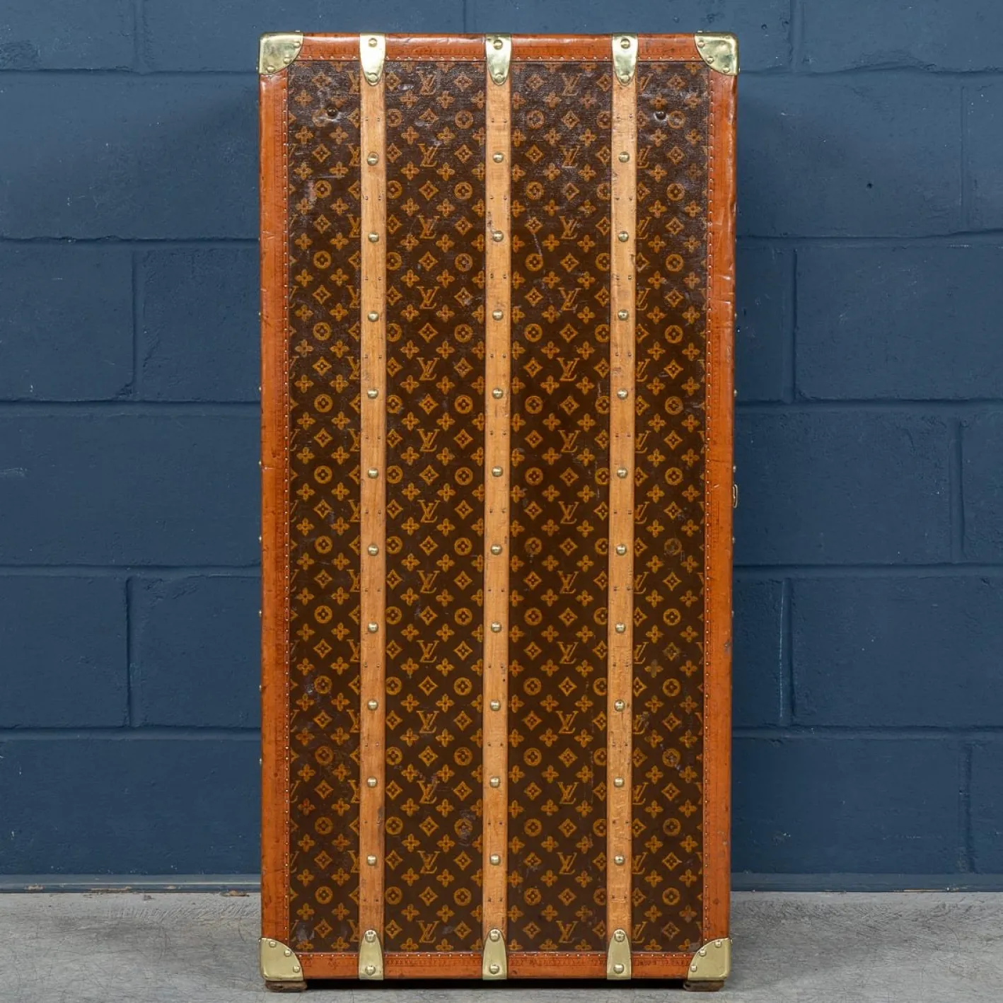 Kleiderschrank-Truhe mit monogrammiertem Leinen von Louis Vuitton, 1930er