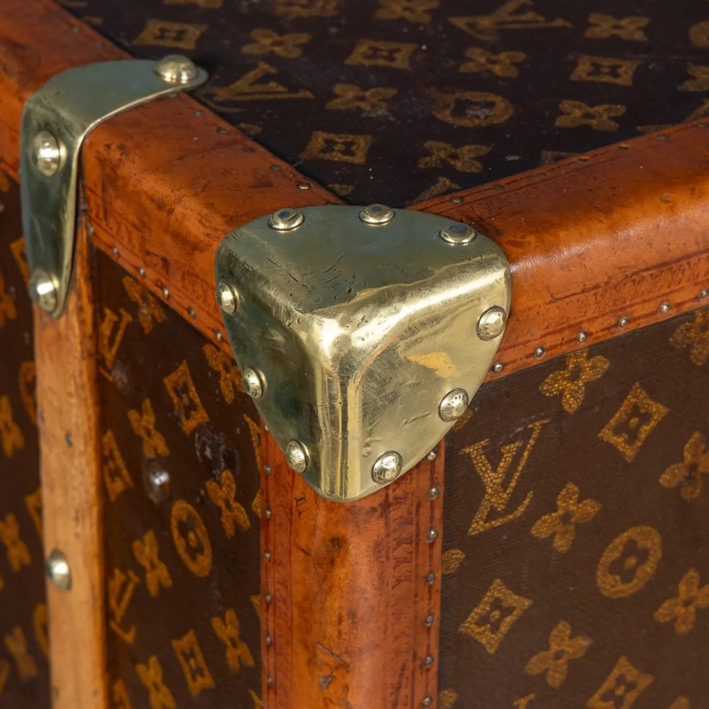 Kleiderschrank-Truhe mit monogrammiertem Leinen von Louis Vuitton, 1930er