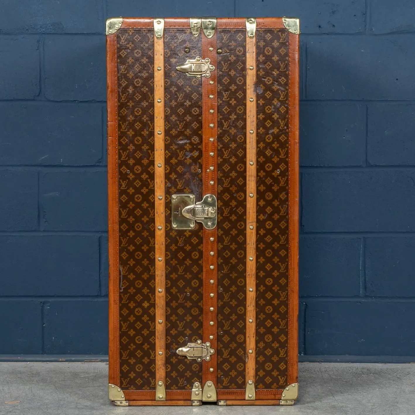 Kleiderschrank-Truhe mit monogrammiertem Leinen von Louis Vuitton, 1930er
