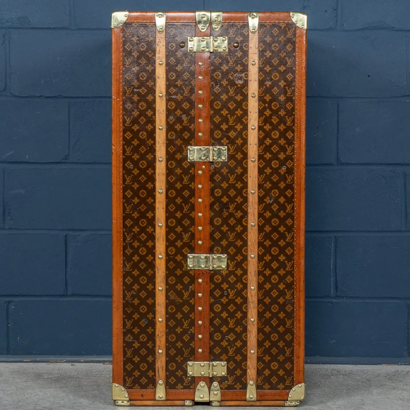 Kleiderschrank-Truhe mit monogrammiertem Leinen von Louis Vuitton, 1930er