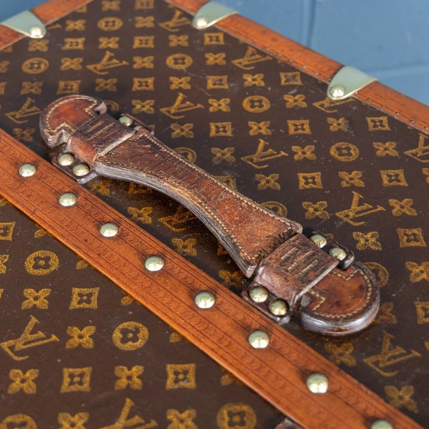 Kleiderschrank-Truhe mit monogrammiertem Leinen von Louis Vuitton, 1930er