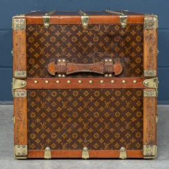 Kleiderschrank-Truhe mit monogrammiertem Leinen von Louis Vuitton, 1930er