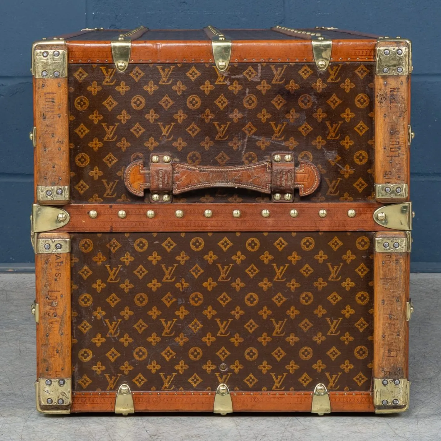 Kleiderschrank-Truhe mit monogrammiertem Leinen von Louis Vuitton, 1930er