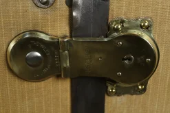 Kleiderschrank von Oshkosh, 1920er