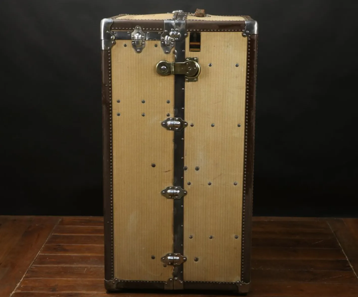 Kleiderschrank von Oshkosh, 1920er