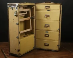 Kleiderschrank von Oshkosh, 1920er