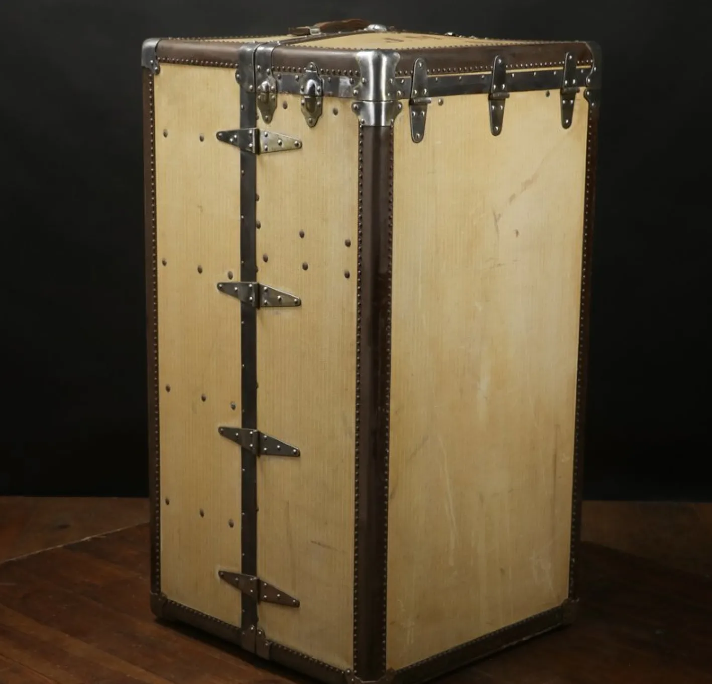 Kleiderschrank von Oshkosh, 1920er