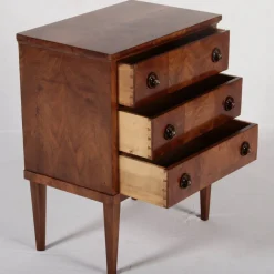 Kleine antike Biedermeier Kommode aus Nussholz, 1820