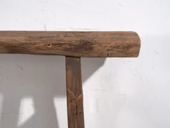 Kleine antike Holzbank