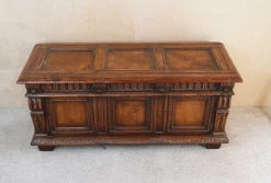 Kleine Kommode aus geschnitzter Eiche im Stil der Renaissance, 1920