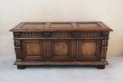Kleine Kommode aus geschnitzter Eiche im Stil der Renaissance, 1920
