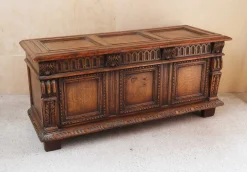 Kleine Kommode aus geschnitzter Eiche im Stil der Renaissance, 1920