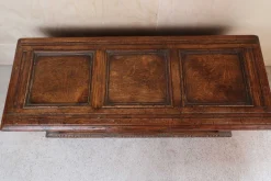 Kleine Kommode aus geschnitzter Eiche im Stil der Renaissance, 1920