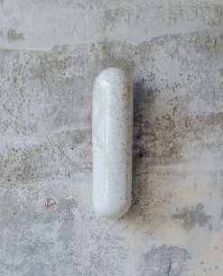 Kleine Pearl Kyrtos Wandlampe von Lisa Allegra