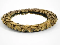 Kleiner französischer Mid-Century Modern Wandspiegel mit verziertem Messingrahmen, 1950er
