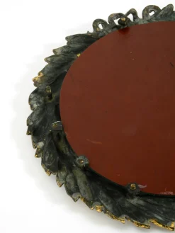 Kleiner französischer Mid-Century Modern Wandspiegel mit verziertem Messingrahmen, 1950er